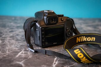 Nikon D3400 s objektivem - 3