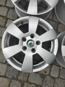 Prodám orig alu 15 škoda Octavia 2 5x112 ET 47 - 3