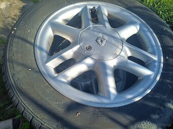 185/65r15 - 3