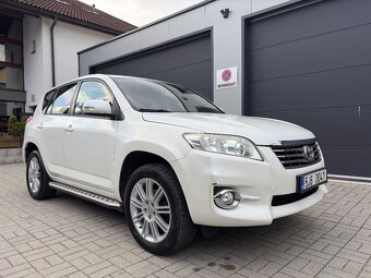 Toyota RAV4 2.2 D-4D, 4×4, automat | r.v. 2011 | Bílá perleť - 3
