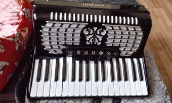 Prodám ITALSKÝ AKORDEON SCARLATTI 72 BASŮ - 3