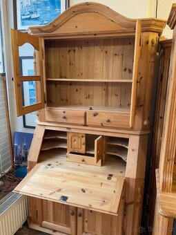 Větší dvoudveřová vitrína borovice Masiv chalupa roubenka - 3