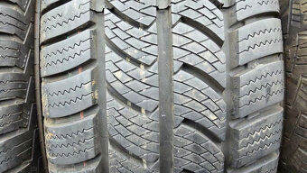 Zimní pneumatiky 225/70/15c Continental - 3