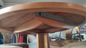 Jidelni stul, kulaty + 4 zidle, vse masiv - 3