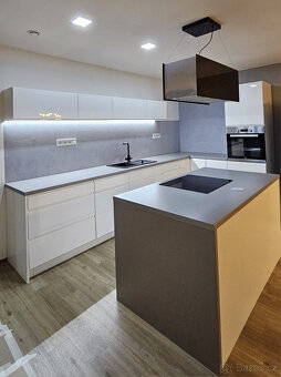 Kuchyňská linka vč. spotřebičů - 3