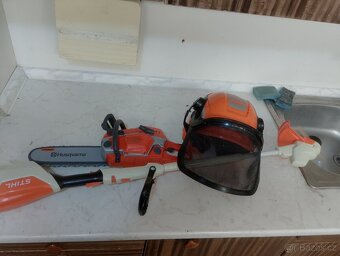 Dětská pila, křovinořez a helma - 3