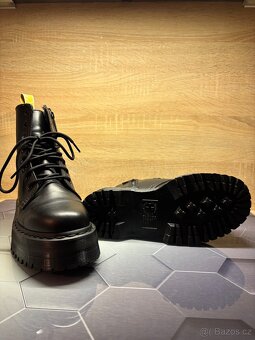 Dr. Martens Jadon - 3