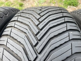 4ks. Celoroční pneu 215/55/17.zn. Michelin. - 3