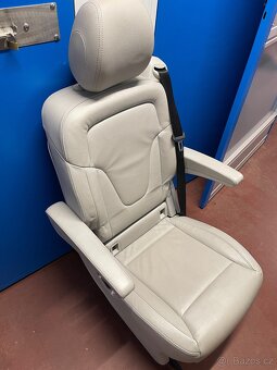 Dvě kapitánské sadečky  Mercedes Benz V-Klasse W44 - 3