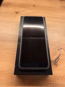 Samsung Z Flip 6 256GB - 3