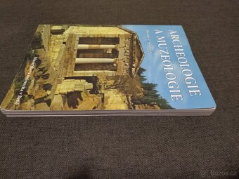 kniha Archeologie a muzeologie - 3
