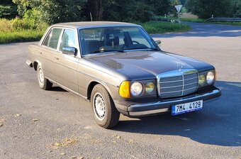 Mercedes Benz W123 240D piáno (americká verze) - 3