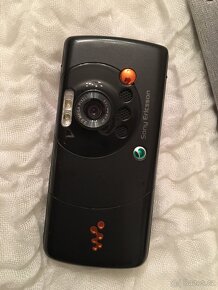 Sada Sony Ericsson W810i + hands free HCB-100, pěkný stav - 3