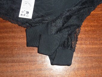 Nové-H&M-3x Krajkové kalhotky-brazilky,vel.XS - 3