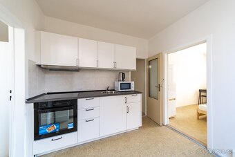 Prostorný pokoj pro pár nebo dvě dívky — Barrandov, Praha 5 - 3