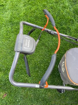 Benzinová sekačka Husqvarna s pojezdem - 3