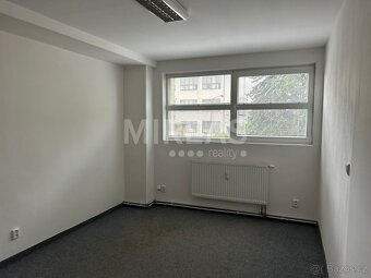 Veleliby, pronájem patra kanceláří 150 m2, okr. Nymburk - 3