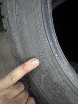 Gumy 235/45/17Goodyear Ultra Grip - 3