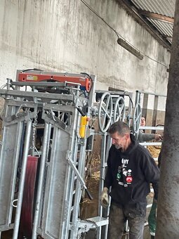 Paznehtařska fixační klec - 3