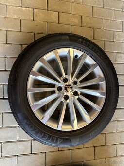 Alu kola Škoda Trinity18” stříbrné 7x18” ET 43 s pneu - 3