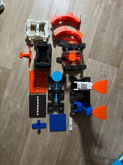 Hotwheels dráha s elektrickými zrychlovačemi. - 3
