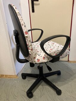 Otáčecí židle s područkami - 3