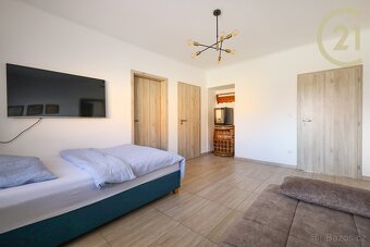 Pronájem zrekonstruovaného bytu 2+1 v rodinném domě v Mil... - 3