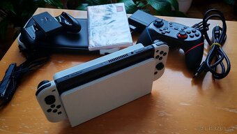 Nintendo Switch OLED + příslušenství + hra - 3