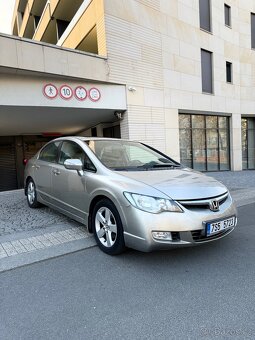 Honda Civic 8 Sedan 1.8vtec - 3