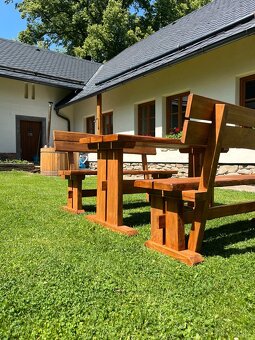 Masivní stůl s lavicemi - 3