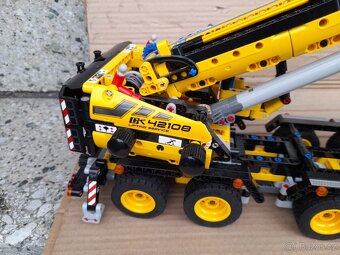 Lego pojízdný jeřáb 42108 a pásový čelní nakladač 42094 - 3