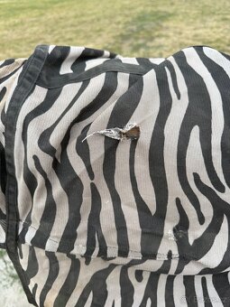 Deka síťovaná HKM Zebra s krkem, 135 cm - 3