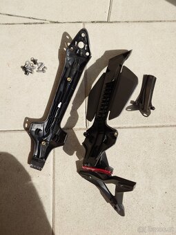 OEM držák SPZ Daytona 660 - 3