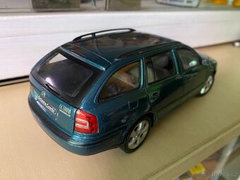 Škoda Octavia II. Abrex 1/24 - 3