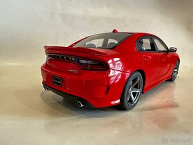 Dodge Charger SRT Hellcat 2020 1:18 red - 3