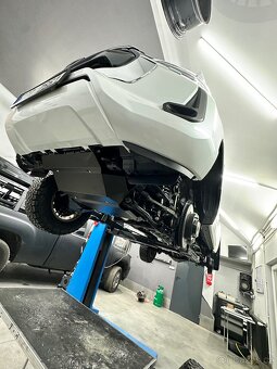 Toyota hilux revo 2016- Kryty motoru a diferáku - 3