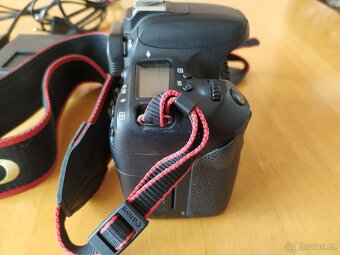 Canon EOS 77D - 3