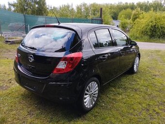 Opel Corsa D 1,2 benzín Top výbava - 3