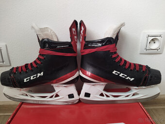 Prodám brusle CCM JetSpeed FT485 3.5/38 - 3