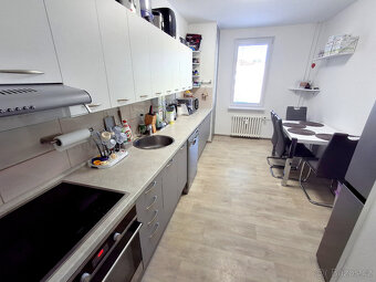 Prodej bytu 3+1 92 m² Palackého náměstí, Strakonice - 3