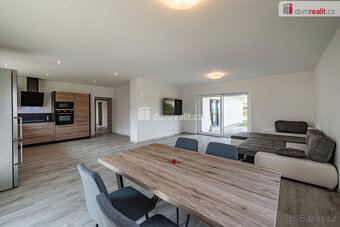 Luxusní novostavba prostorného rodinného domu s garáží, tera - 3