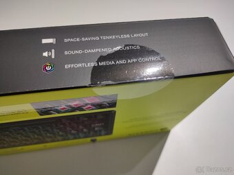 Corsair K70 core TKL RGB wired mechanická klávesnice - 3