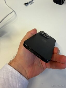 Apple iPhone 15 Pro 256GB černý titan - 3