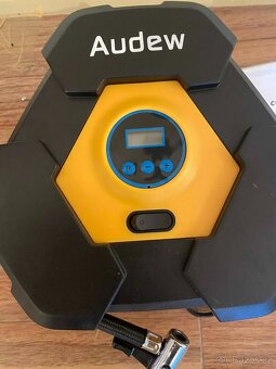 Kompresor do auta 12V 150 PSI - digitální přenosná pumpa - 3