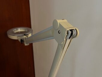 Kosmetická lampa s lupou - 3