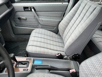 Mercedes W201 - KOUPÍM díly šedého interieru - 3