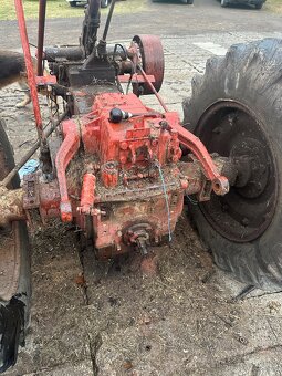 Prodám kompletní zadek zetor super 35 - 3