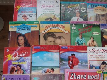 45x ROMÁN PRO ŽENY - HARLEQUIN, VEČERY POD LAMPOU - 3
