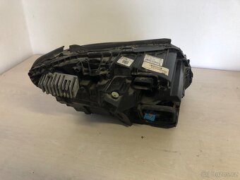 Přední světlo Mercedes Benz C W205 - 3