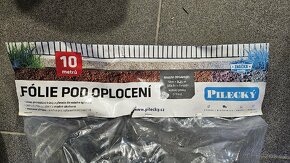 Fólie pod plot - 3